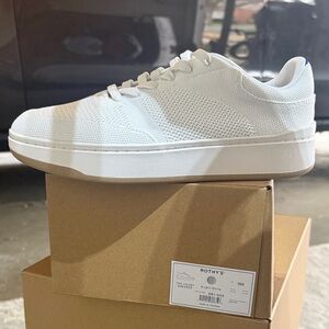 Women’s Rothy’s white sneaker BRAND NEW